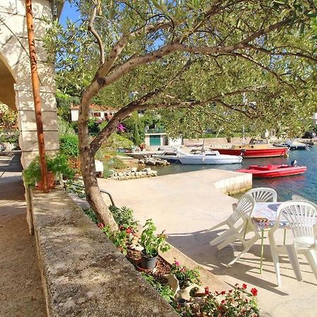 Apartmans And Rooms Dunjini Dvori Korčula Екстериор снимка