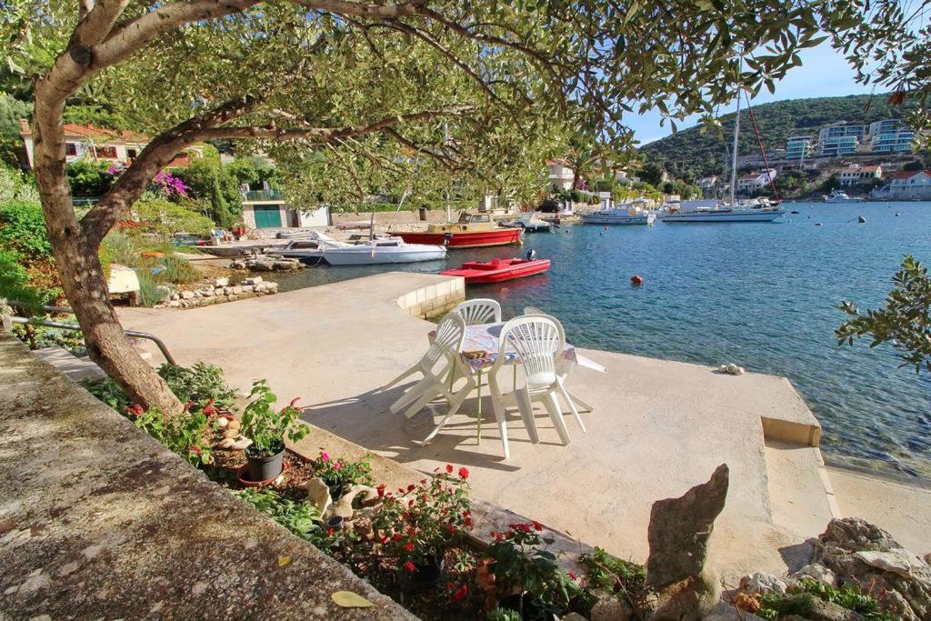 Apartmans And Rooms Dunjini Dvori Korčula Екстериор снимка