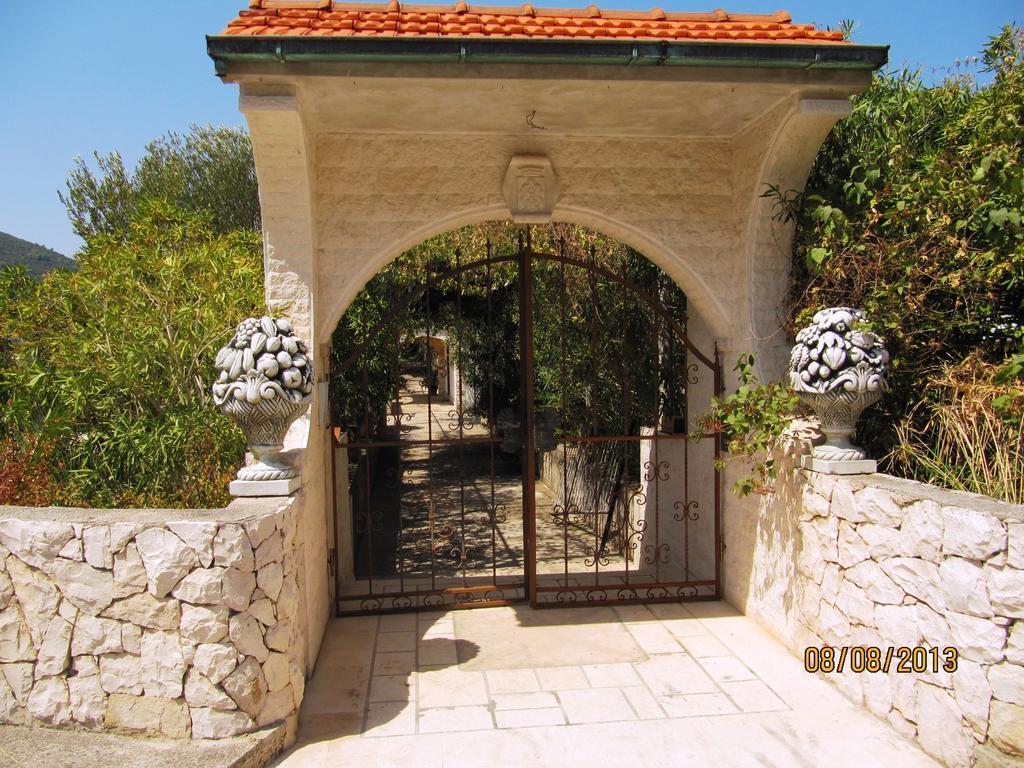 Apartmans And Rooms Dunjini Dvori Korčula Екстериор снимка