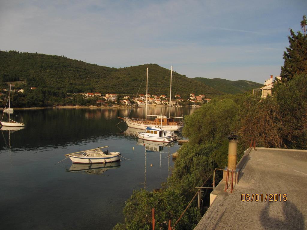 Apartmans And Rooms Dunjini Dvori Korčula Екстериор снимка