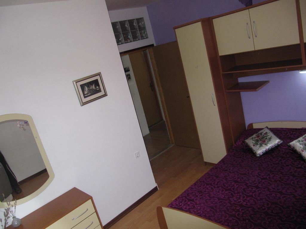 Apartmans And Rooms Dunjini Dvori Korčula Екстериор снимка