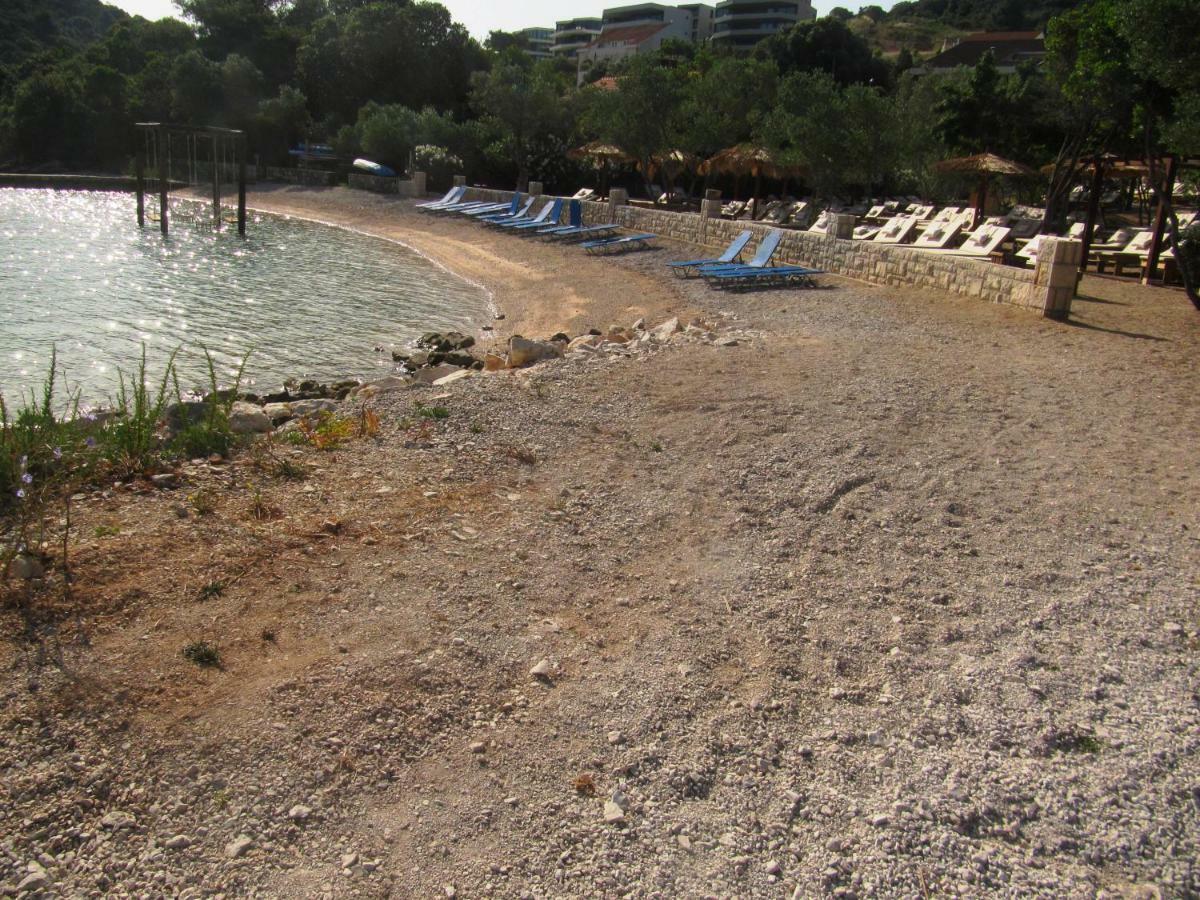 Apartmans And Rooms Dunjini Dvori Korčula Екстериор снимка