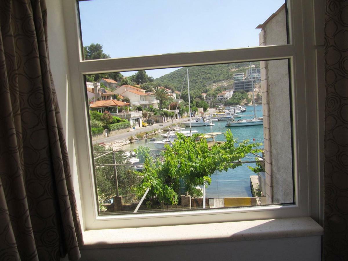 Apartmans And Rooms Dunjini Dvori Korčula Екстериор снимка