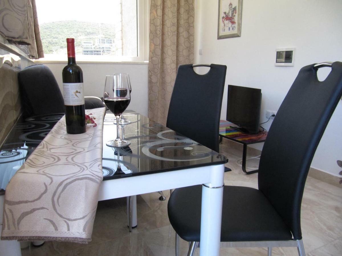 Apartmans And Rooms Dunjini Dvori Korčula Екстериор снимка