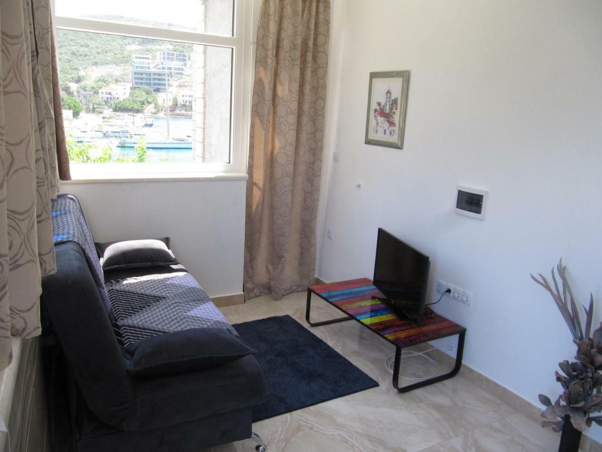 Apartmans And Rooms Dunjini Dvori Korčula Екстериор снимка