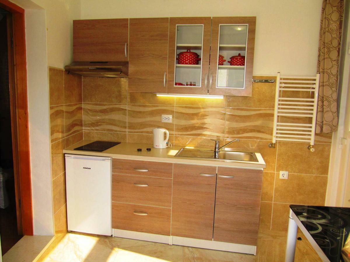 Apartmans And Rooms Dunjini Dvori Korčula Екстериор снимка