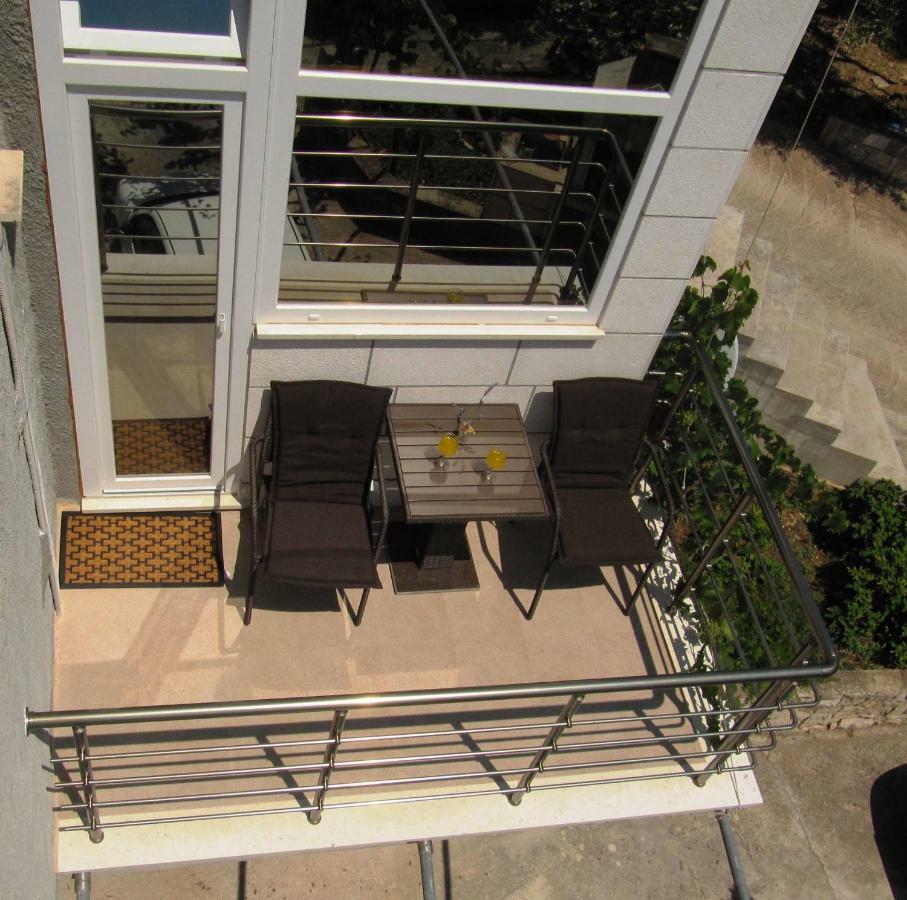 Apartmans And Rooms Dunjini Dvori Korčula Екстериор снимка