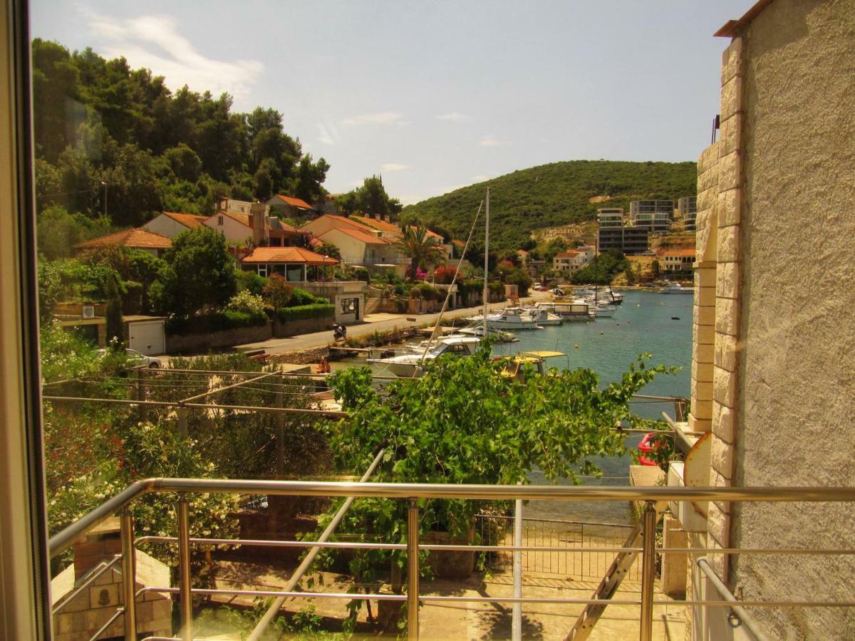 Apartmans And Rooms Dunjini Dvori Korčula Екстериор снимка