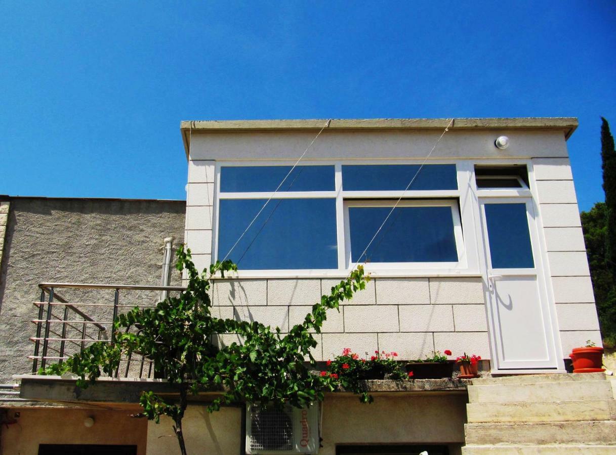 Apartmans And Rooms Dunjini Dvori Korčula Екстериор снимка