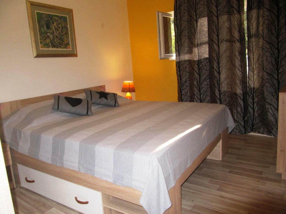 Apartmans And Rooms Dunjini Dvori Korčula Екстериор снимка