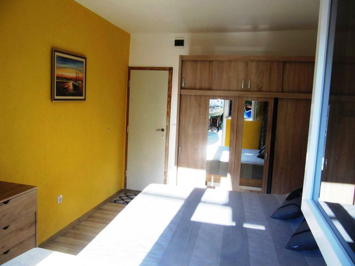 Apartmans And Rooms Dunjini Dvori Korčula Екстериор снимка