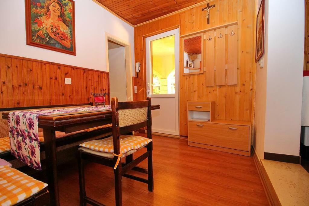 Apartmans And Rooms Dunjini Dvori Korčula Екстериор снимка
