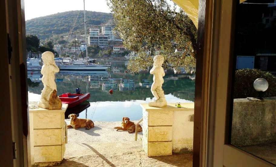 Apartmans And Rooms Dunjini Dvori Korčula Екстериор снимка
