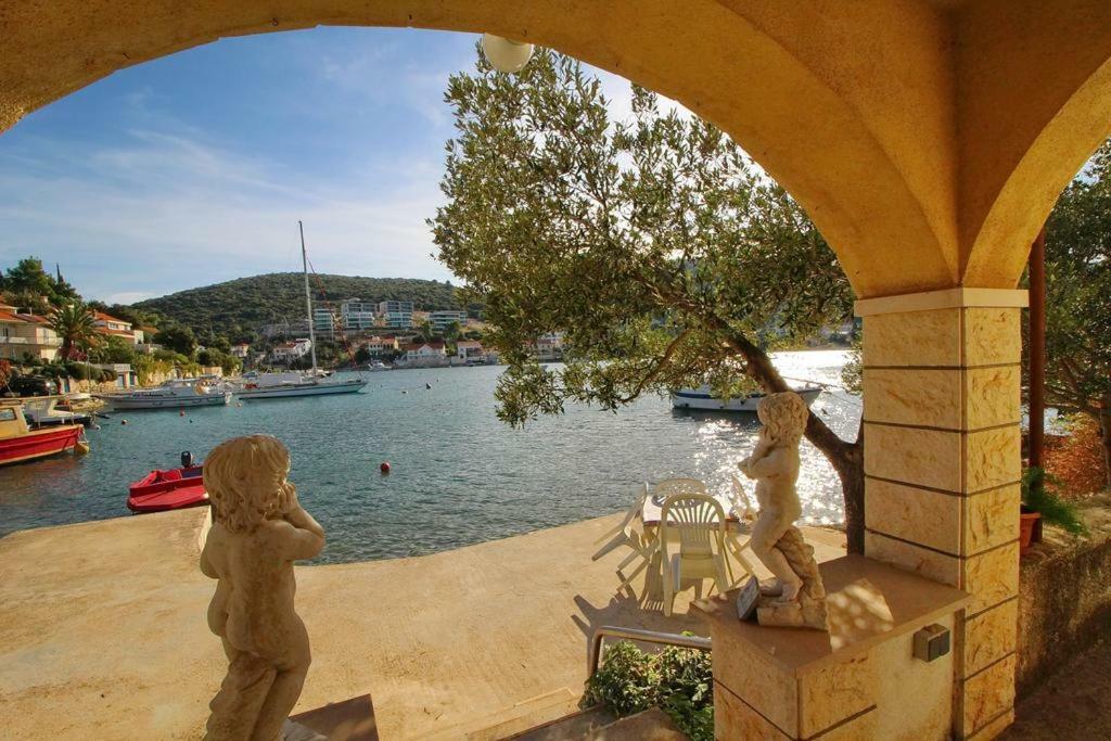 Apartmans And Rooms Dunjini Dvori Korčula Екстериор снимка