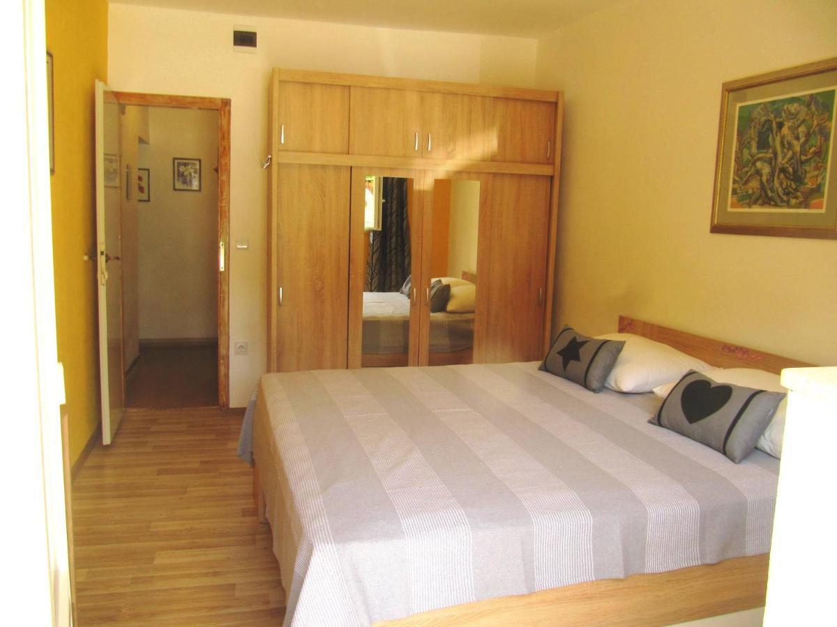 Apartmans And Rooms Dunjini Dvori Korčula Екстериор снимка