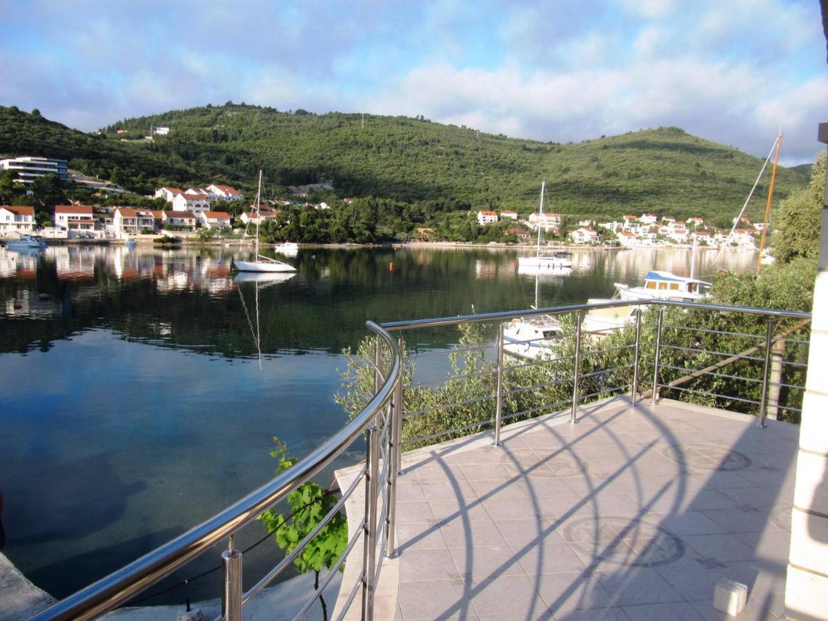 Apartmans And Rooms Dunjini Dvori Korčula Екстериор снимка